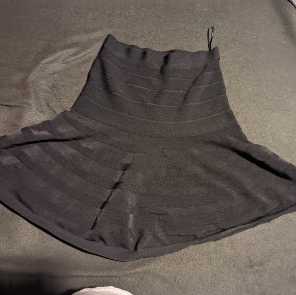 Romeo + Juliet Skirt - Picture 2 of 6